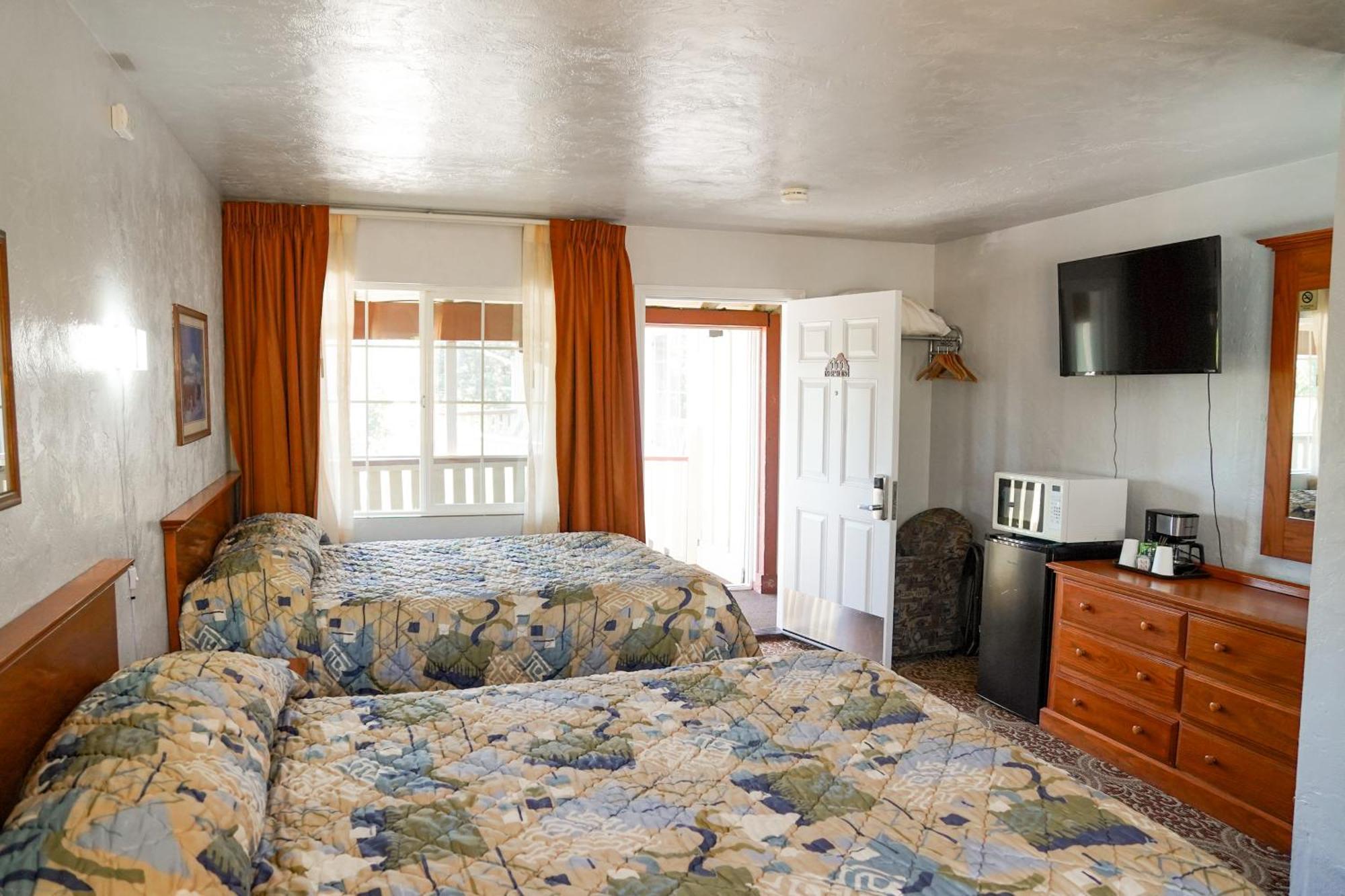 Swiss Holiday Lodge Маунт-Шаста Экстерьер фото